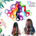 Extensión de cabello con clip de color arco iris rizado sintético